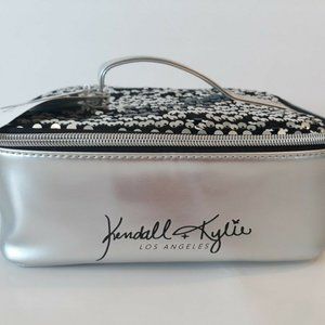 Kendall + Kylie Spacious Vanity Case Silver